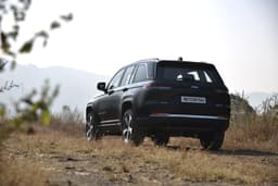 Jeep Grand Cherokee Rear View