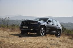 Jeep Grand Cherokee Front Right Three Quarter