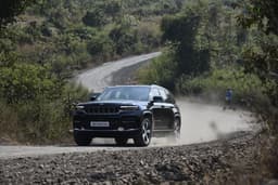 Jeep Grand Cherokee Front Right Three Quarter