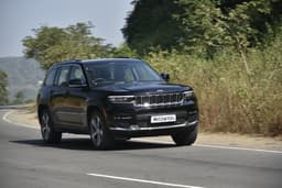 Jeep Grand Cherokee Front Right Three Quarter
