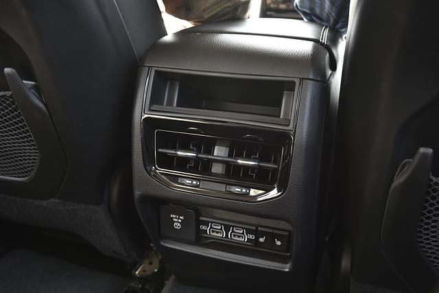 Charging Ports Image - 11200
