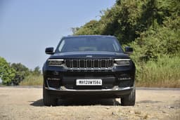 Jeep Grand Cherokee Front View