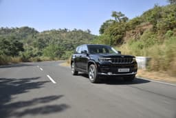 Jeep Grand Cherokee Front Right Three Quarter