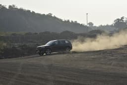 Jeep Grand Cherokee Front Right Three Quarter