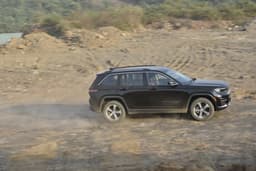 Jeep Grand Cherokee Front Right Three Quarter