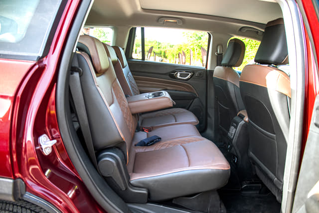 Rear View Image - 5540