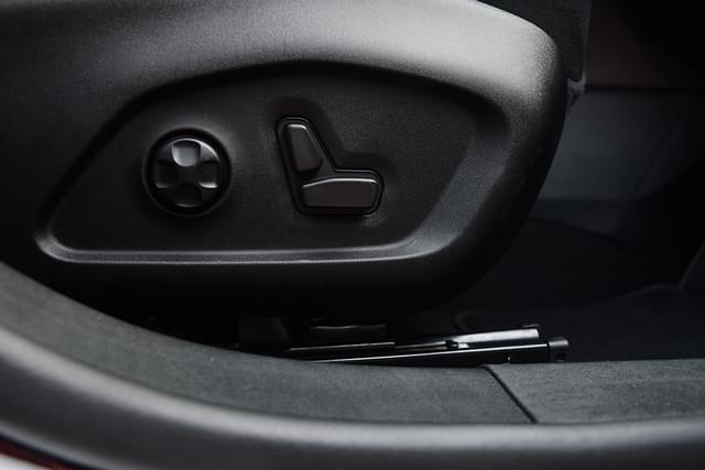 Driver Height Adjustable Seat Image - 5543