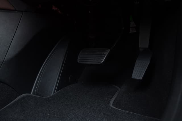 Foot Controls Image - 5544