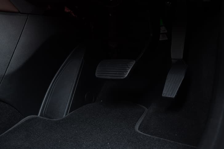 Jeep Meridian Foot Controls
