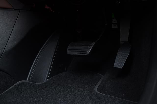 Foot Controls Image - 5544