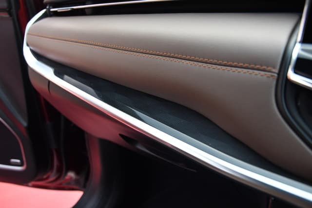 Glove Box Image - 5552