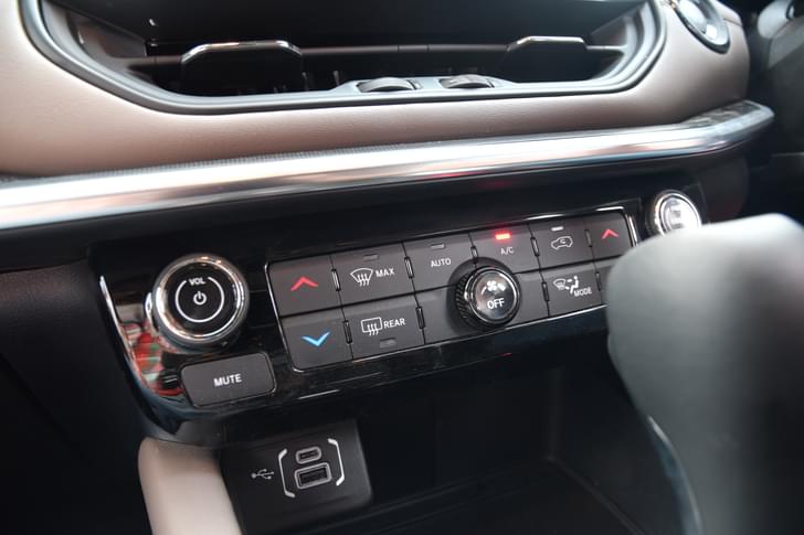 Jeep Meridian 12V Power Outlets