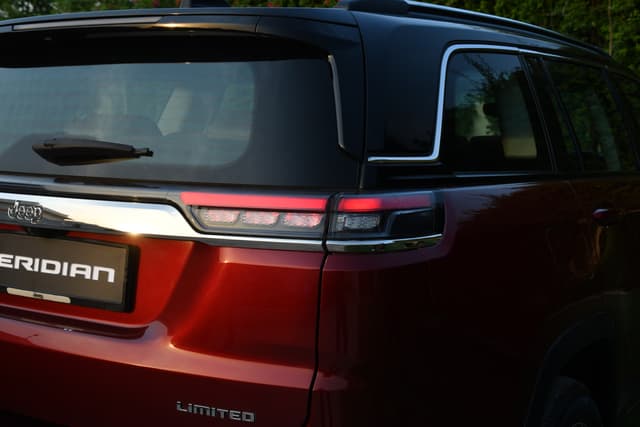 Rear View Image - 5571