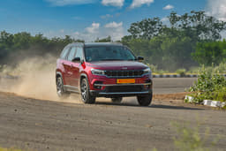 Jeep Meridian Front Right Three Quarter
