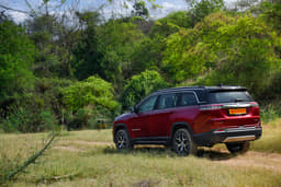 Jeep Meridian Front Right Three Quarter