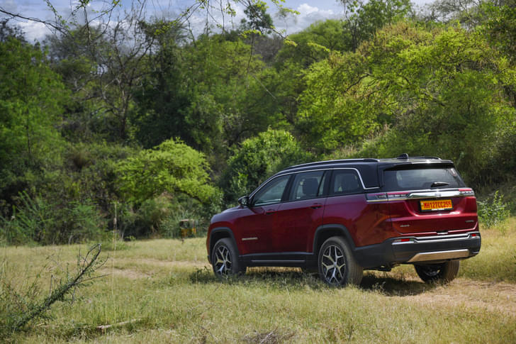 Jeep Meridian Front Right Three Quarter