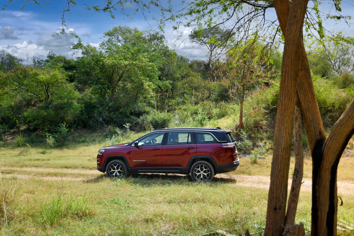 Jeep Meridian Front Right Three Quarter