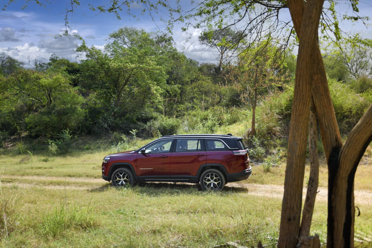 Jeep Meridian Front Right Three Quarter