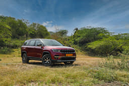 Jeep Meridian Front Right Three Quarter