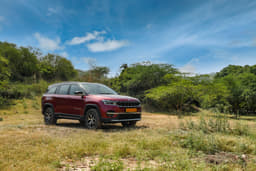 Jeep Meridian Front Left Three Quarter