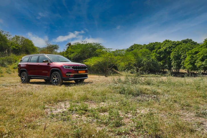 Jeep Meridian Front Right Three Quarter