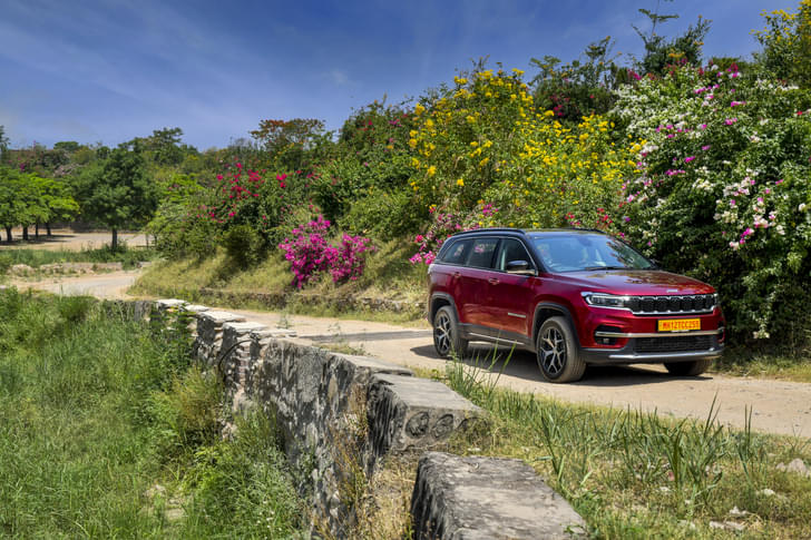 Jeep Meridian Front Right Three Quarter