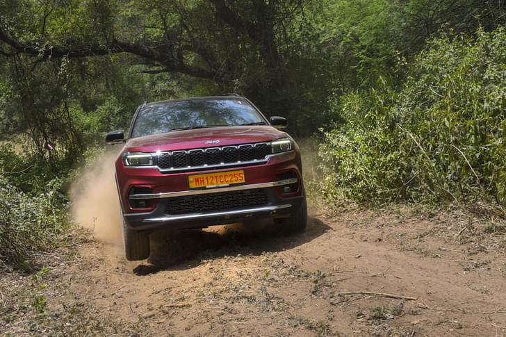 Jeep Meridian Color Red