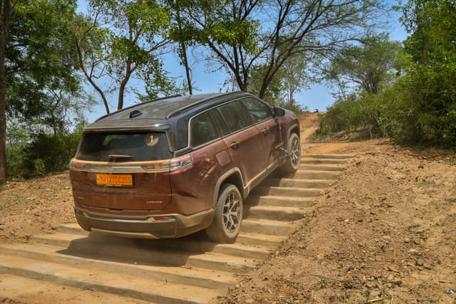 Rear View Image - 5681