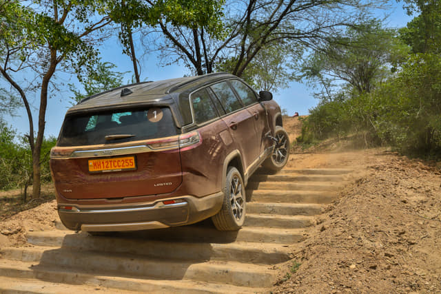 Rear View Image - 5684