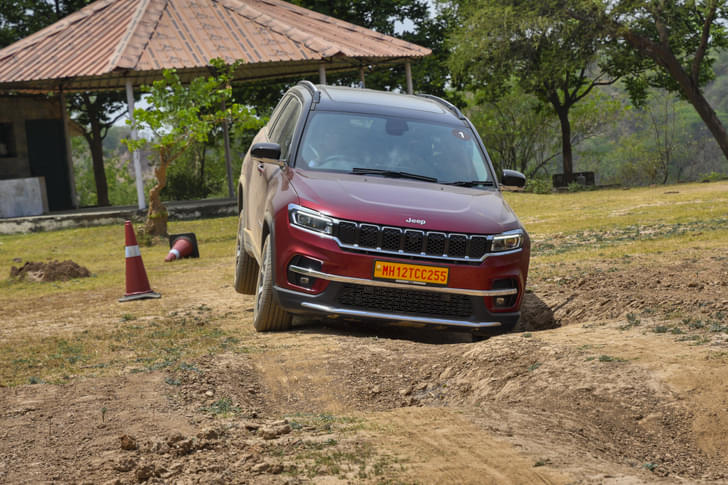 Jeep Meridian Front View