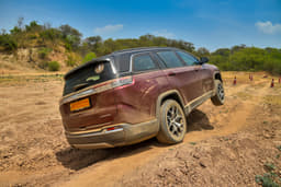 Jeep Meridian Front Right Three Quarter