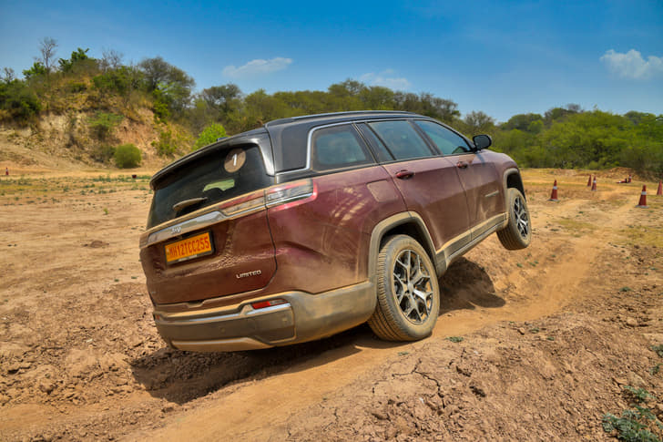 Jeep Meridian Front Right Three Quarter