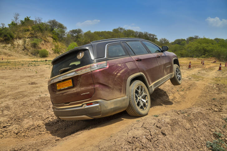 Jeep Meridian Front Right Three Quarter