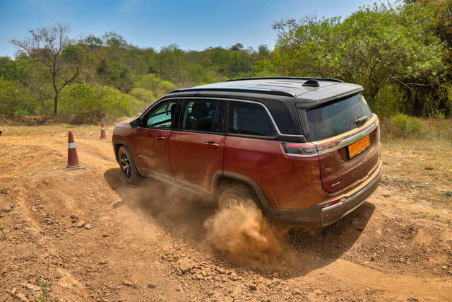 Rear View Image - 5705
