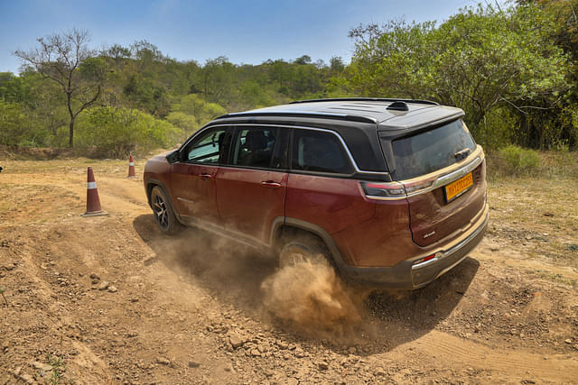 Rear View Image - 5705