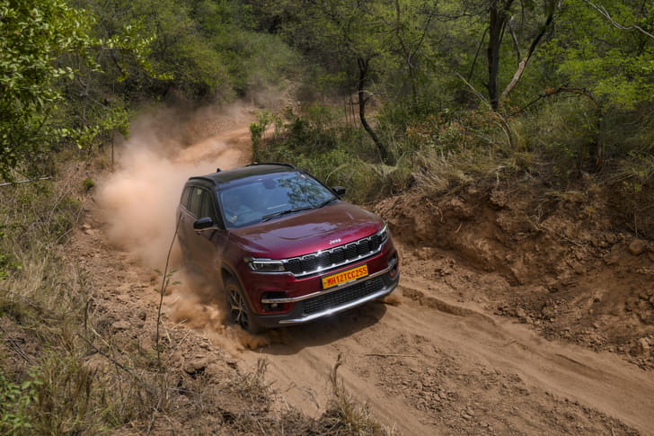 Jeep Meridian Color Red