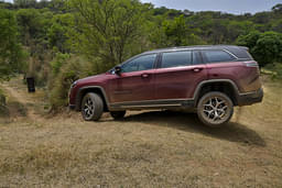 Jeep Meridian Front Right Three Quarter