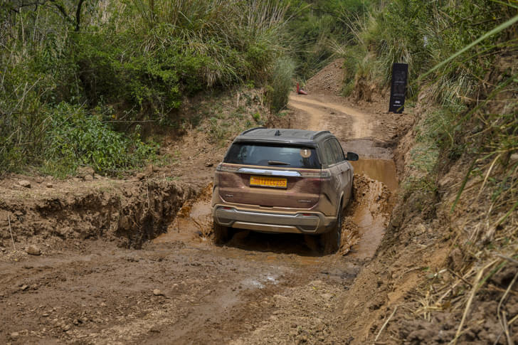 Jeep Meridian Color Brown