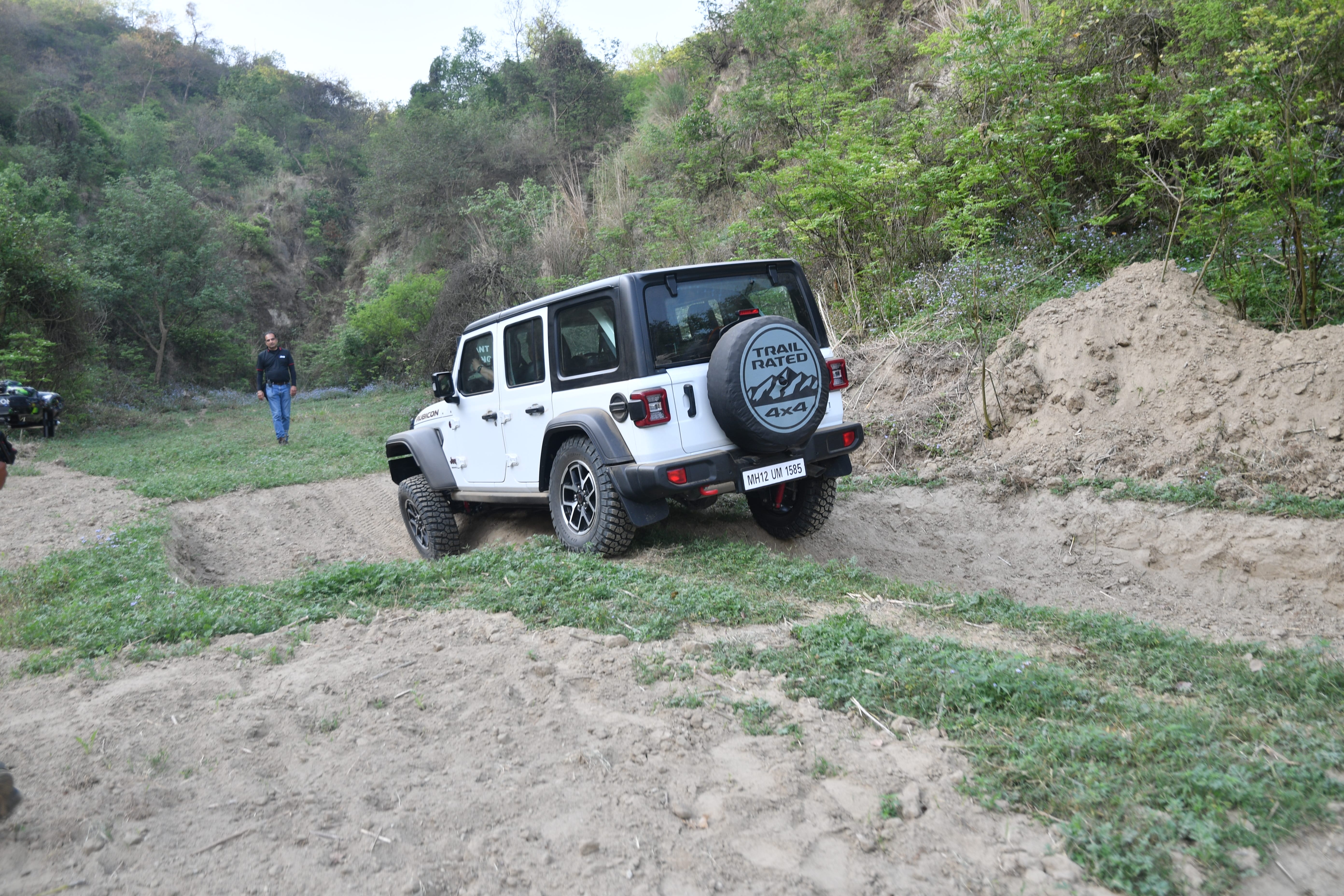 Jeep Wrangler Rear View Image – Wrangler Photos in India | Autocar India