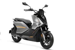 Keeway Hypevolt-R Front Right Three Quarter
