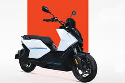 Keeway Hypevolt-R Front Right Three Quarter