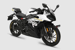 Keeway Rr300 Front Right Three Quarter