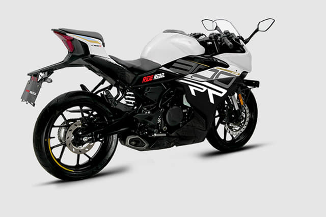 Rear Right Three Quarter Image - 31281