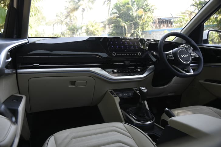 Kia Carens Dashboard