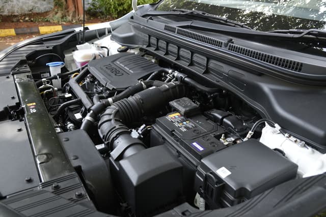 Open Bonnet Engine Shot Image - 5213