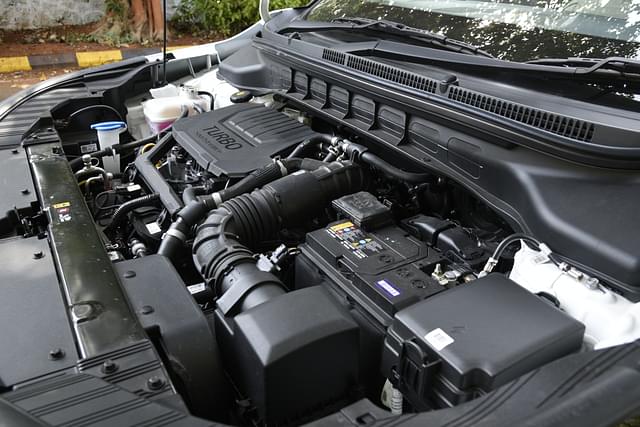 Open Bonnet Engine Shot Image - 5213
