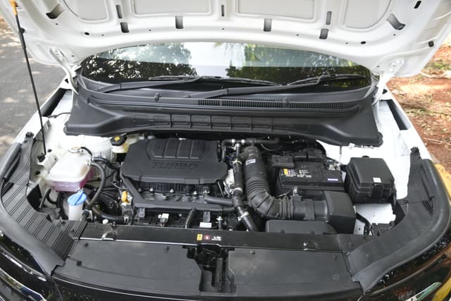 Open Bonnet Engine Shot Image - 5215