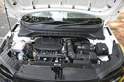 Kia Carens Open Bonnet Engine Shot