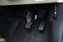 Kia Carens Foot Controls