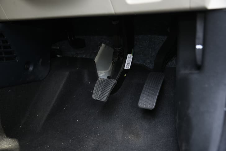 Kia Carens Foot Controls